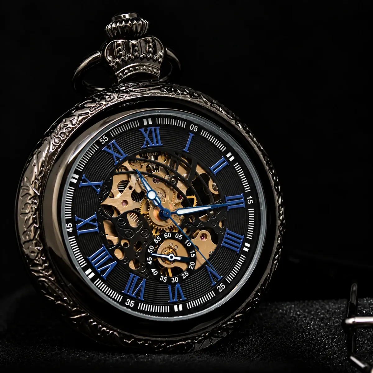 Zwarte zakhorloge met ketting – kleine kroonjuweel