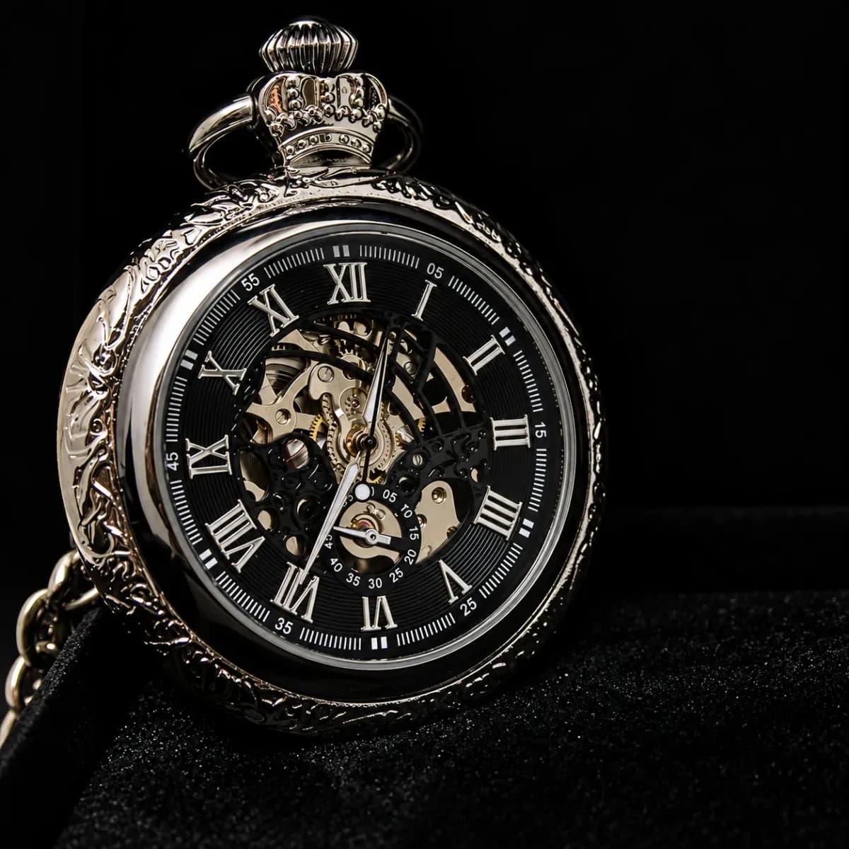 Zilverkleurige zakhorloge met ketting - kleine kroonjuweel