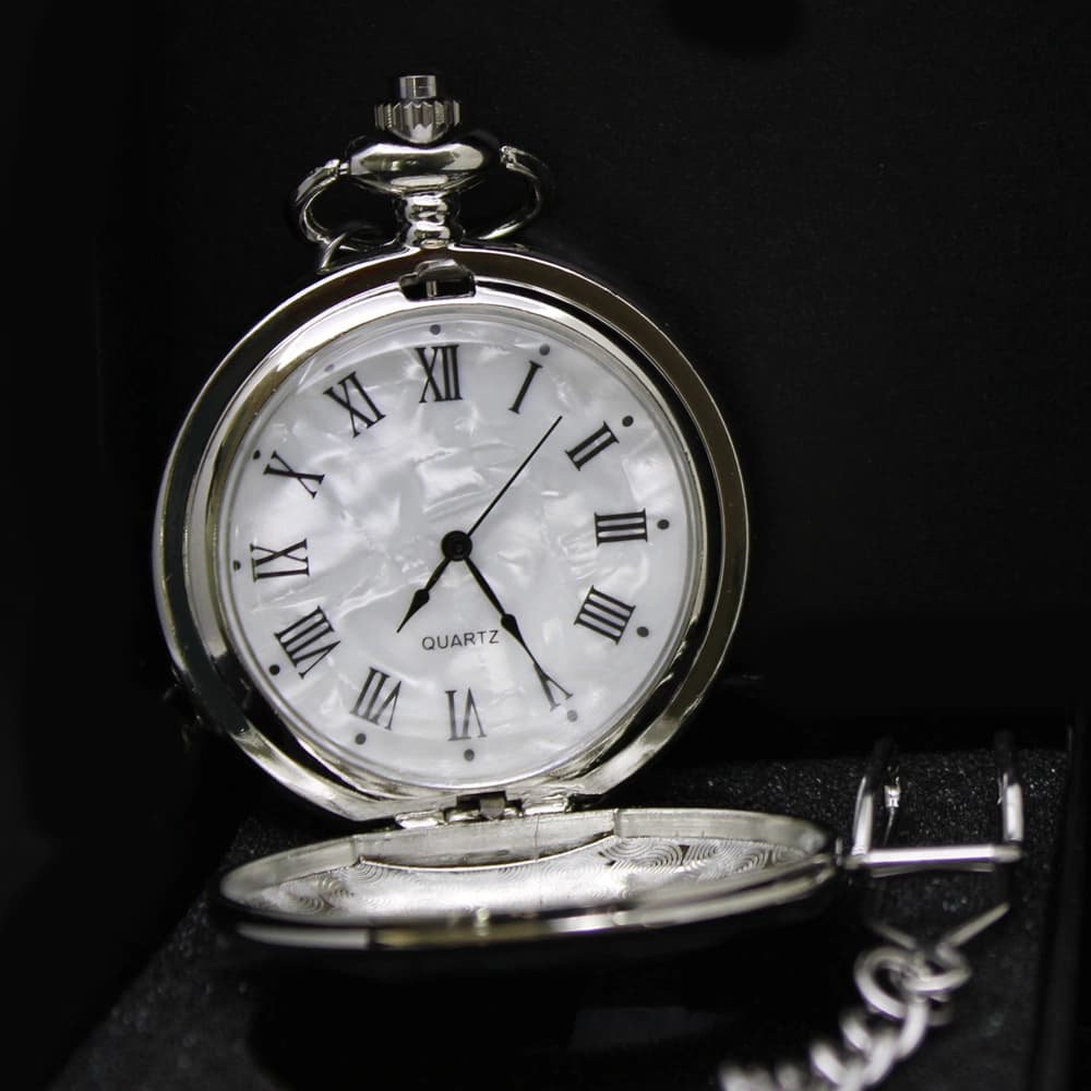 Zilveren zakhorloge met ketting – parelmoer