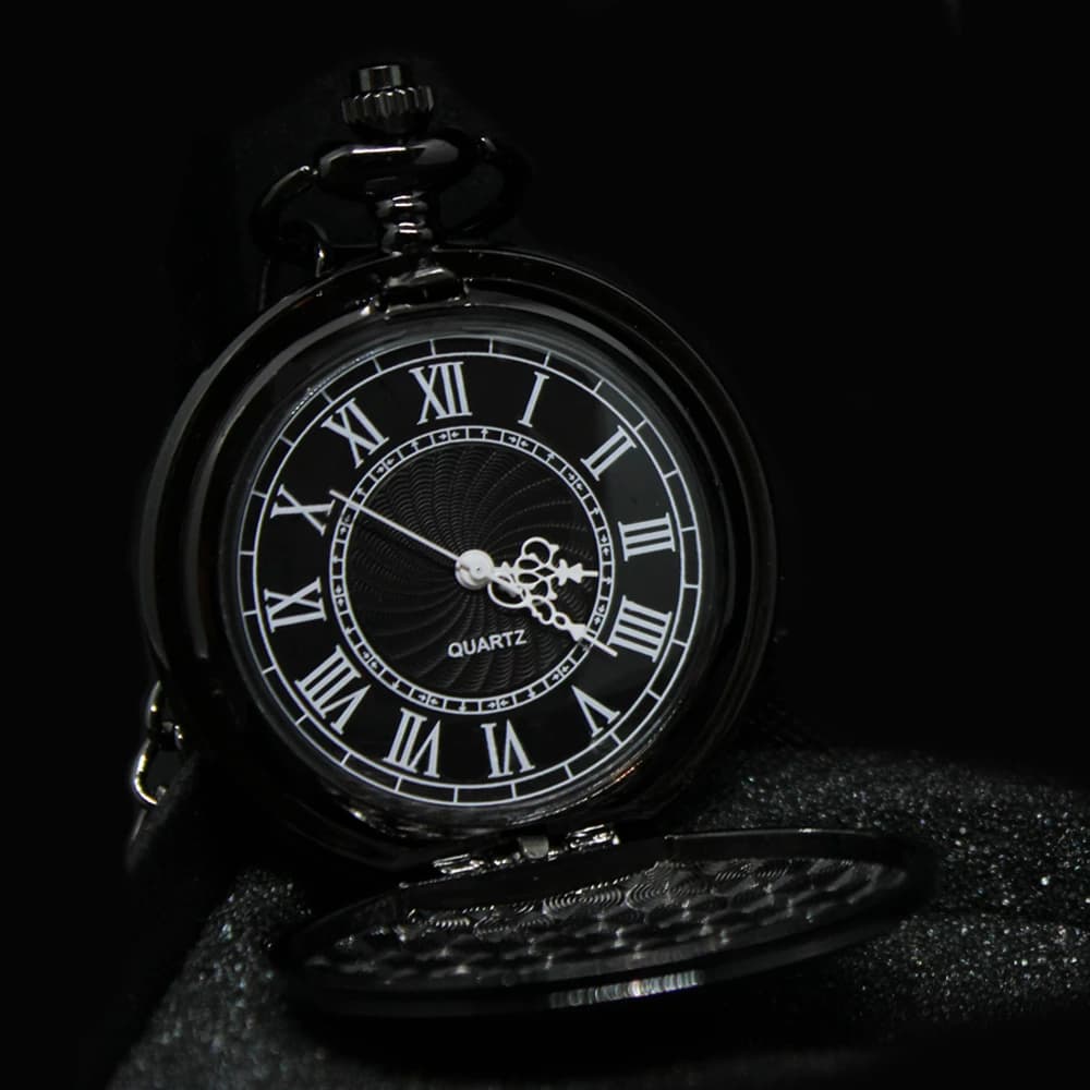 Zwarte zakhorloge met ketting - aristocratie