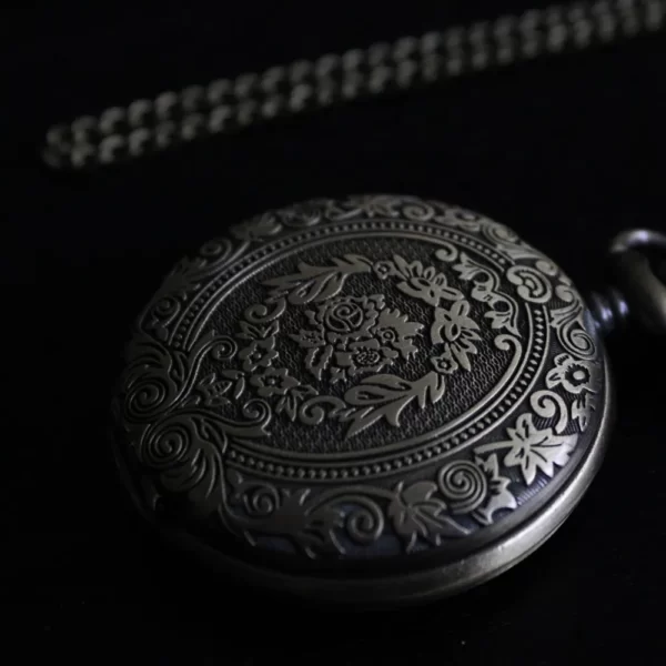 Bronzen horlogeketting – gedetailleerde middeleeuw sfeerfoto