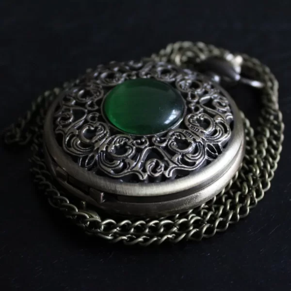 Bronzen horlogeketting – groene steen sfeerfoto