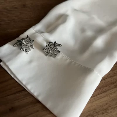 Kerst manchetknopen – zilveren sneeuwvlok met diamantje - sfeerfoto
