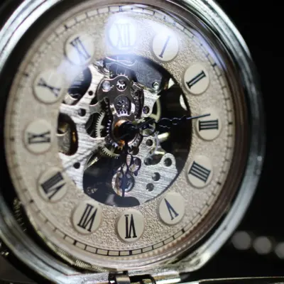 Gouden zakhorloge met ketting – dubbele opening (gladde achterkant) - sfeer 2