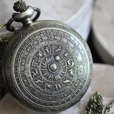 Bronzen horlogeketting – vintage kalender